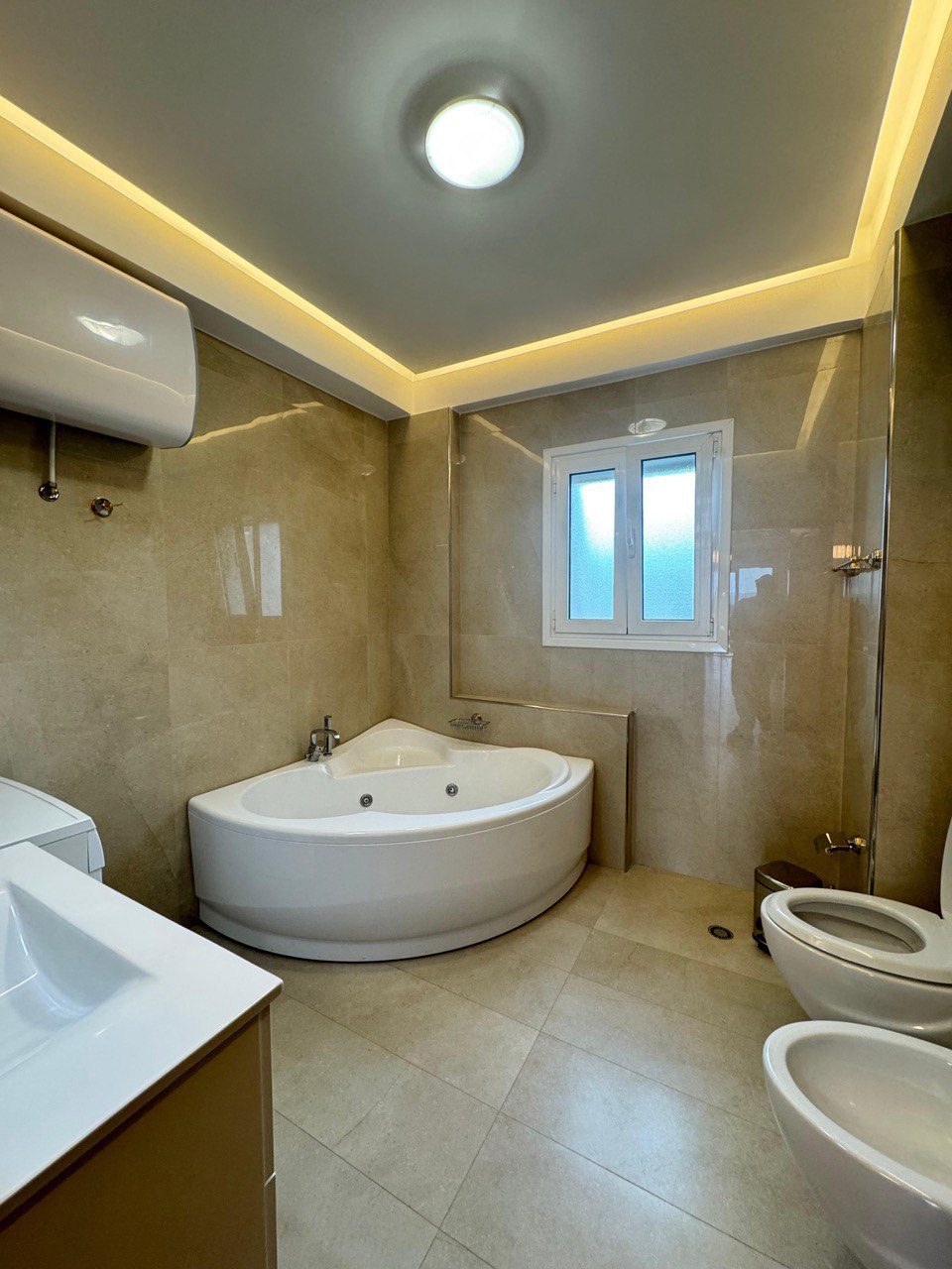 Apartament 3+1 per qera, te Vilat Amerikane, Tirane.