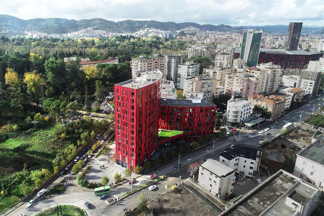 Ambient biznesi per shitje, te rruga Elbasanit, Tirane.