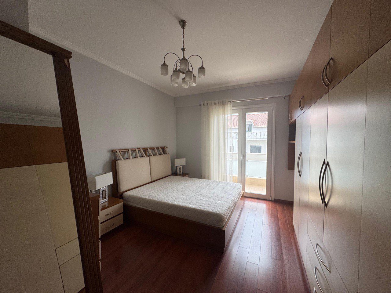 Apartament 3+1 per qera, te Vilat Amerikane, Tirane.