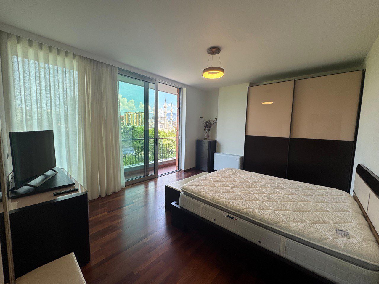 Apartament 3+1 per qera, te Galeria ETC, Tirane.