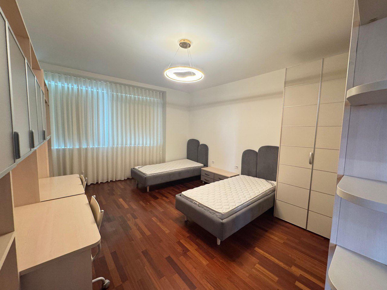 Apartament 3+1 per qera, te Galeria ETC, Tirane.