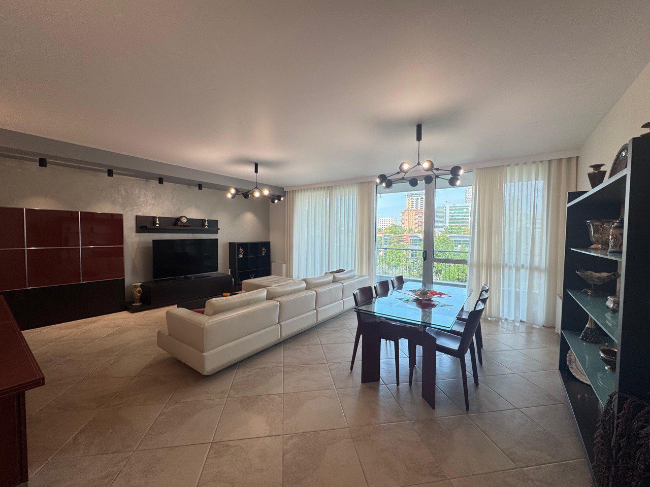 Apartament 3+1 per qera, te Galeria ETC, Tirane.