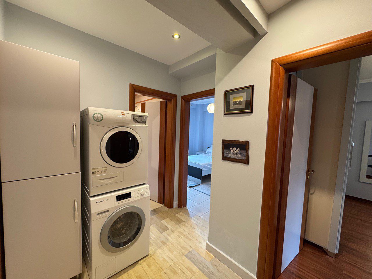 Apartament 3+1 per qera, ne Bllok, Tirane.