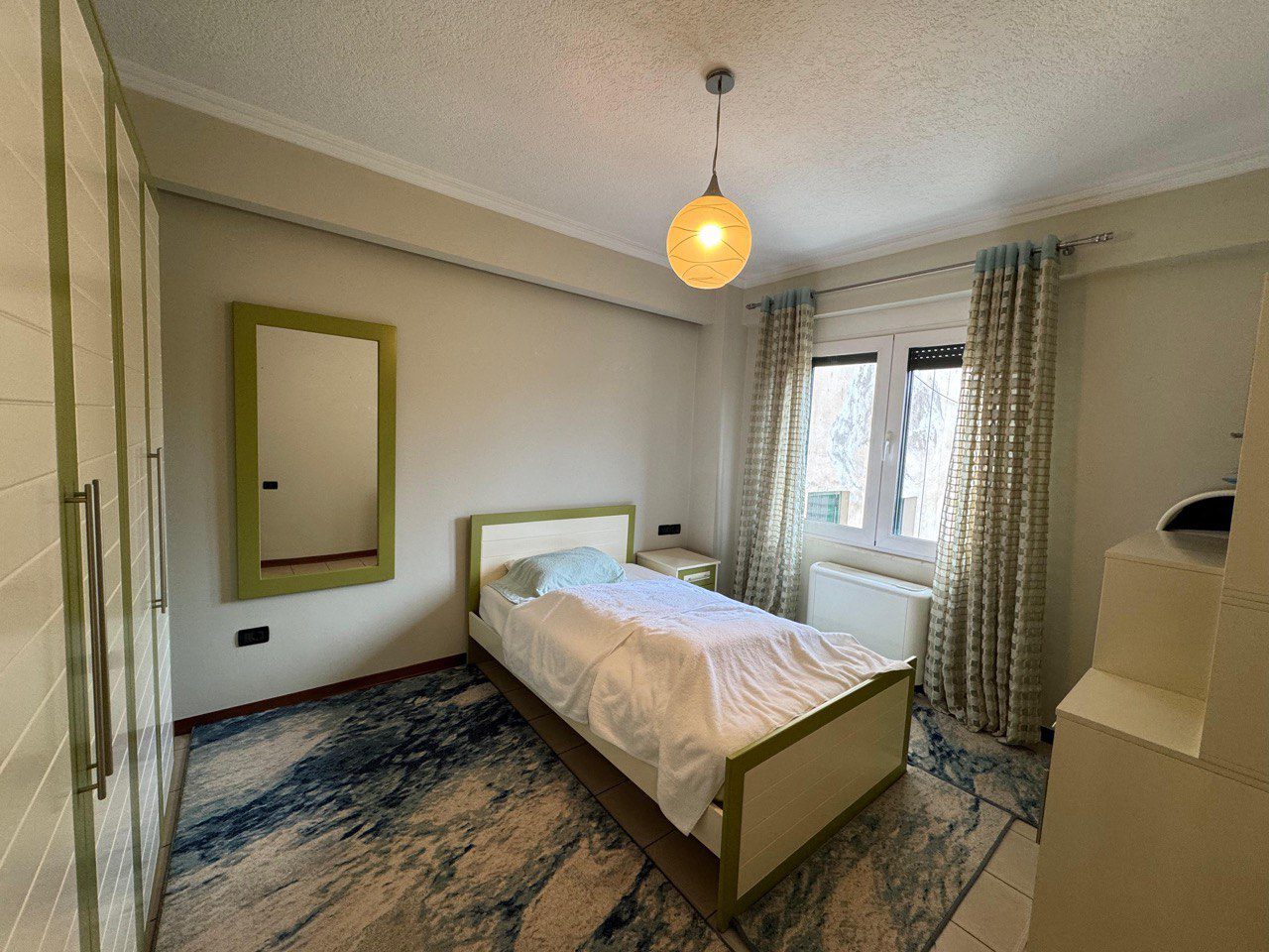 Apartament 3+1 per qera, ne Bllok, Tirane.