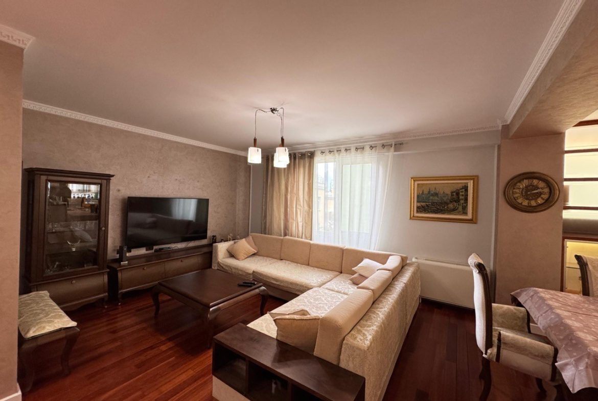 Apartament 3+1 per qera, ne Bllok, Tirane.
