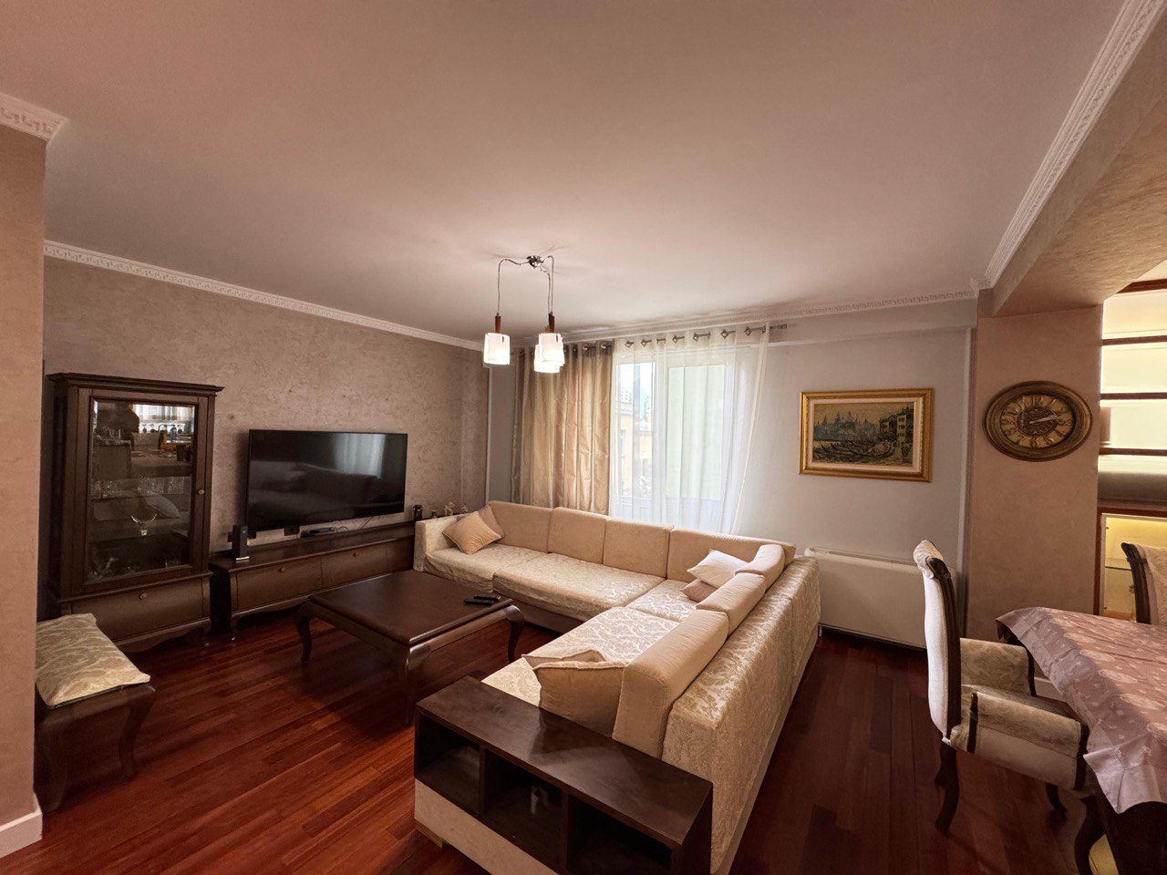 Apartament 3+1 per qera, ne Bllok, Tirane.