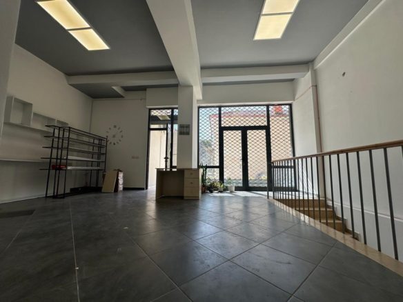 Prone biznesi per shitje, prane shkolles se Kuqe, Tirane.