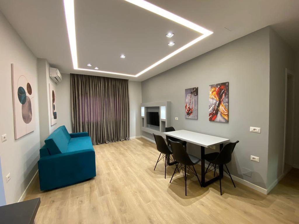 Apartament 2+1 per qera, te 21 Dhjetori, Tirane.