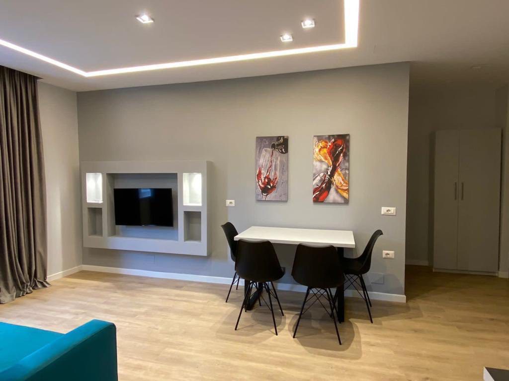Apartament 2+1 per qera, te 21 Dhjetori, Tirane.