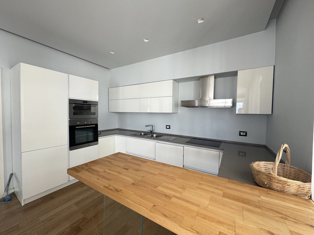 Apartament 2+1+2 per qera, te Liqeni Thate, Tirane.