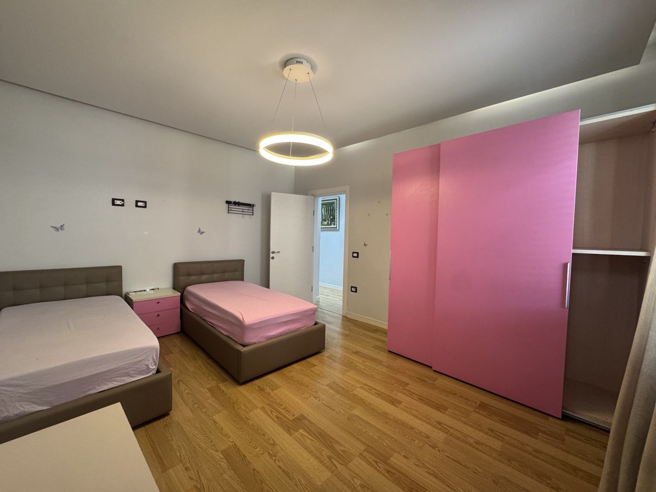 Apartament 2+1+2 per qera, te Liqeni Thate, Tirane.
