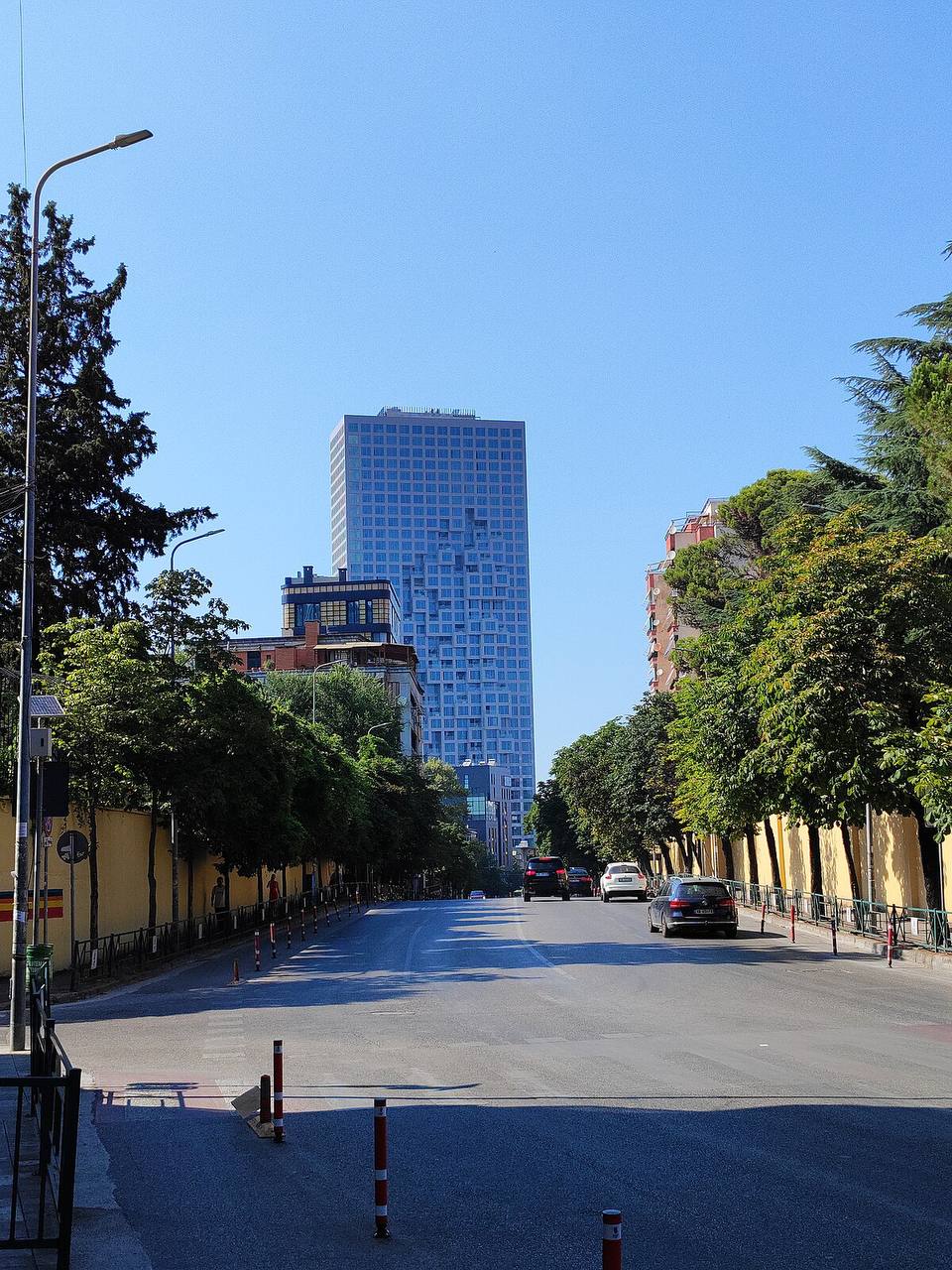 IMAGE 2025-05-16 18:12:06 Ambient biznesi me qera, prane gjimnazit Asim Vokshi, Tirane.