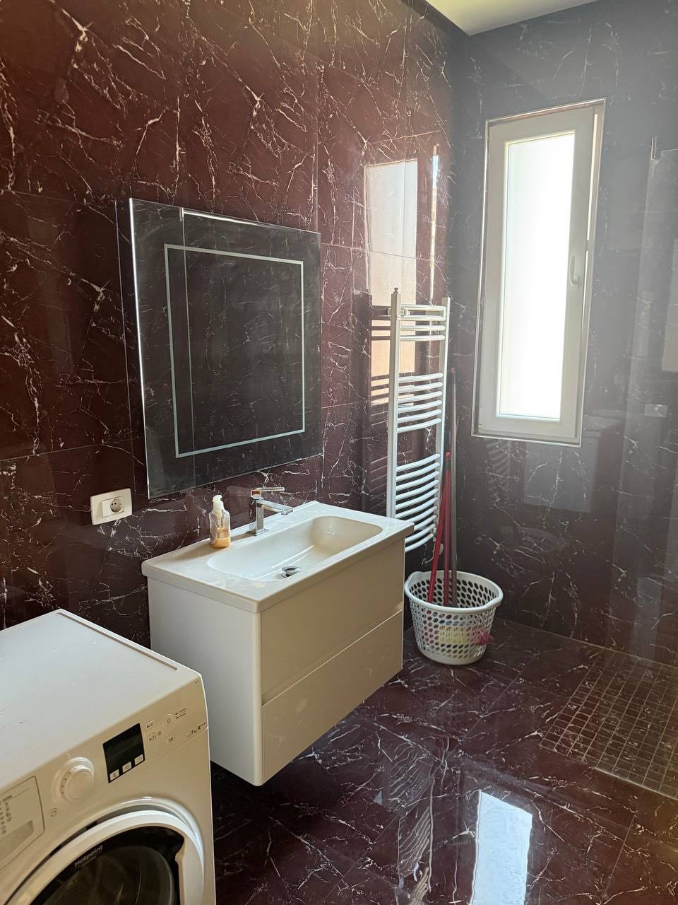 Apartament 2+1 per qera, prane Spitalit Amerikan 3, Tirane.