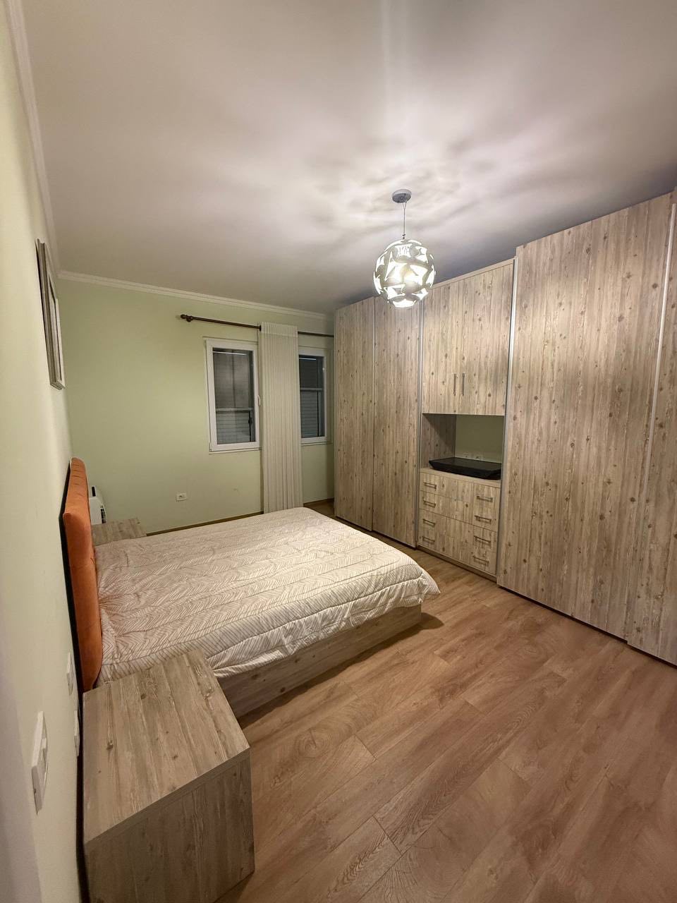 Apartament 2+1 per qera, prane Spitalit Amerikan 3, Tirane.