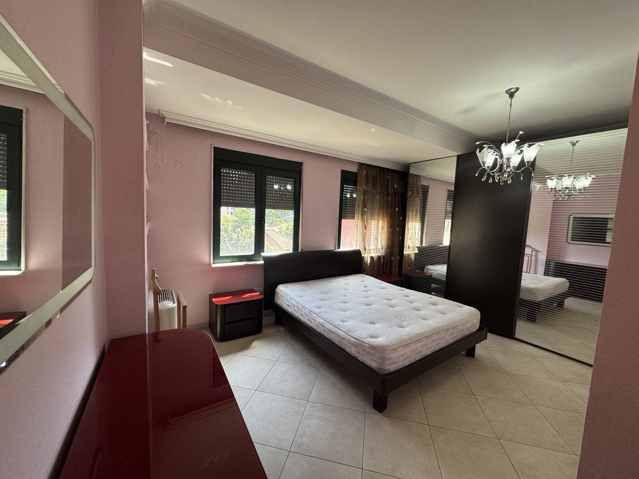 Apartament 3+1 per qera, te rruga Bogdaneve, Tirane.