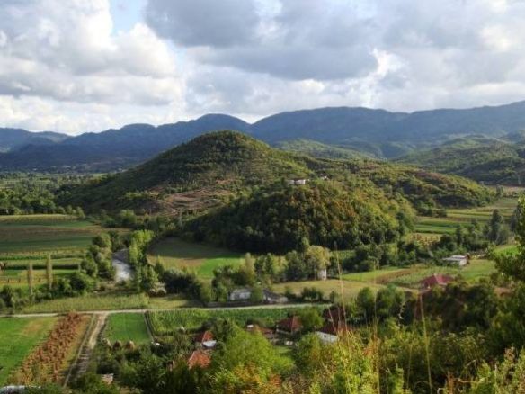 Truall per shitje, ne Baldushk, Tirane.