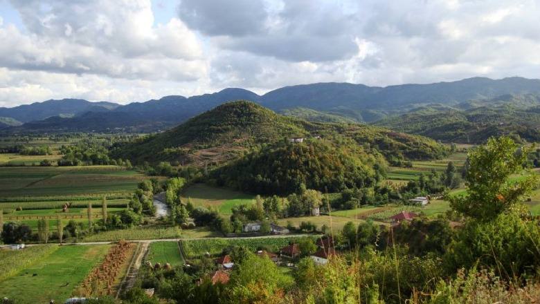 Truall per shitje, ne Baldushk, Tirane.