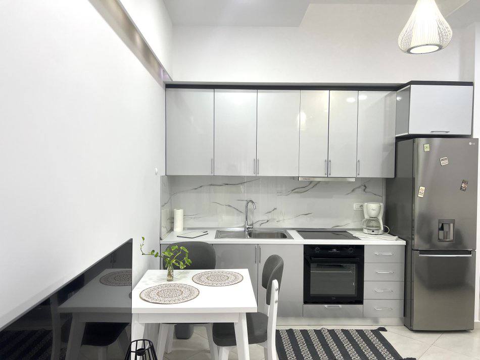 Apartament 1+1 per qera, te Kopshti Botanik, Tirane.