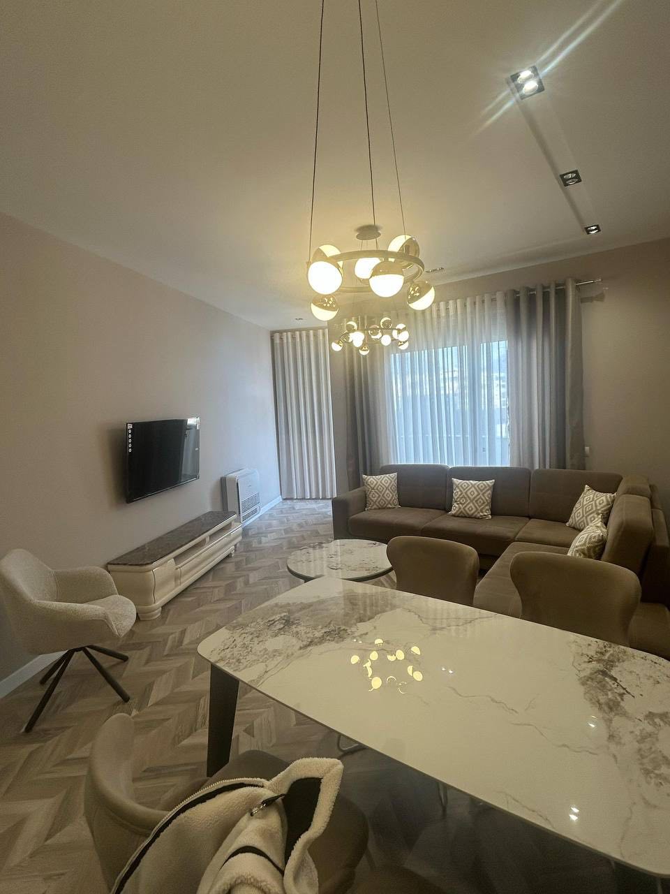 Apartament 2+1 per qera, ne Qender, Tirane.