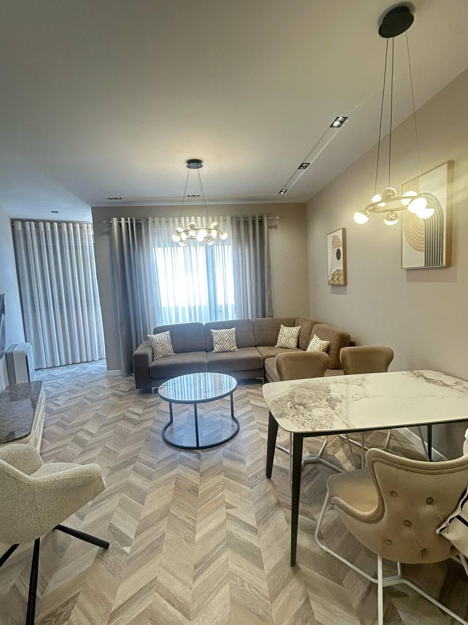 Apartament 2+1 per qera, ne Qender, Tirane.
