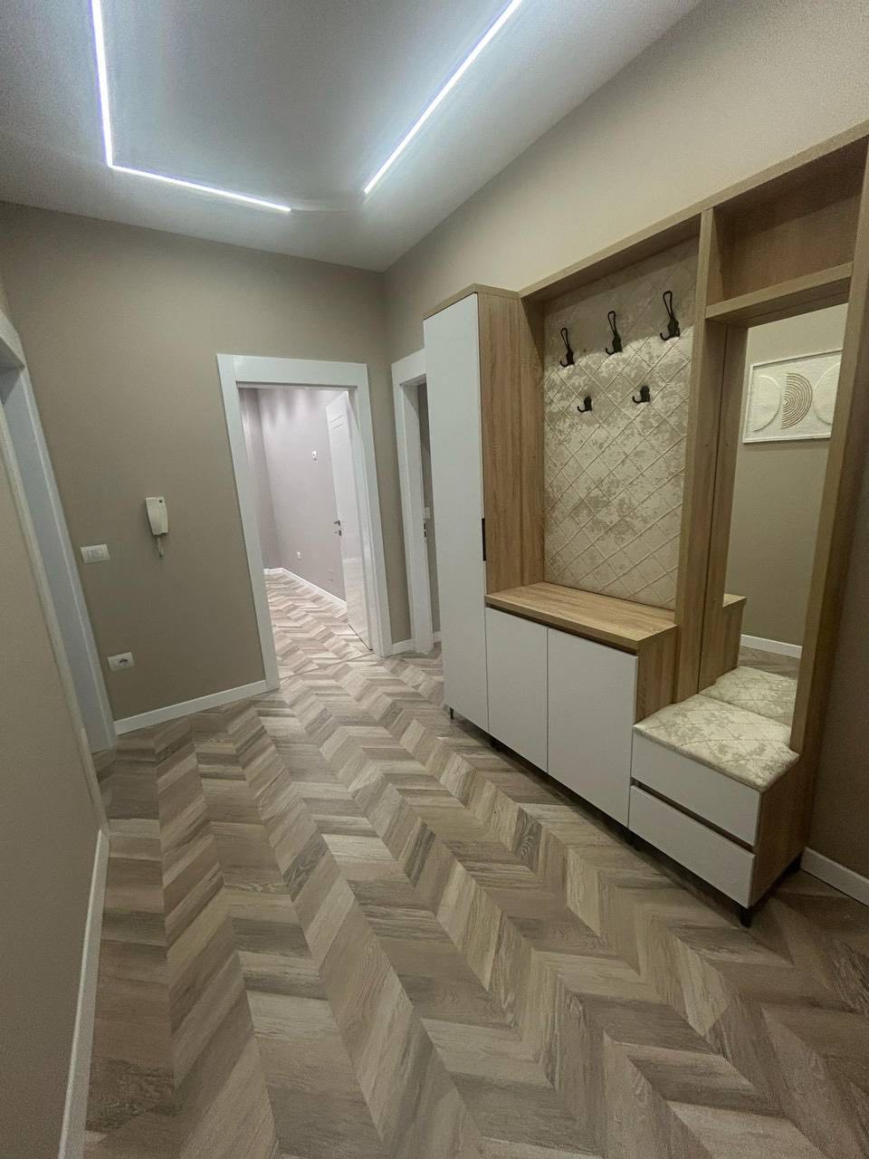 Apartament 2+1 per qera, ne Qender, Tirane.