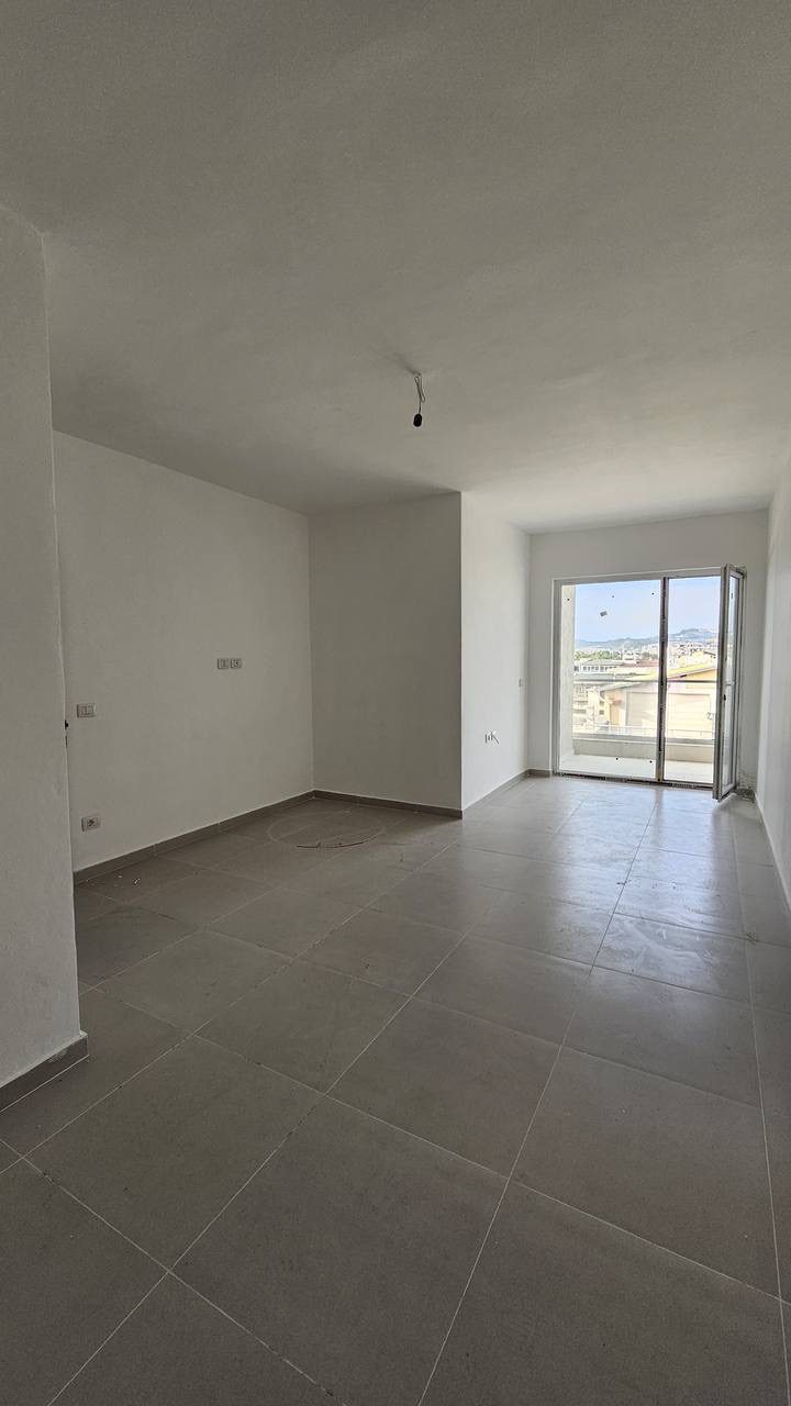 Apartament 2+1 per shitje, ne Golem, Durres.