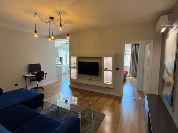Apartament 1+1 per qera, te Komuna Parisit, Tirane.