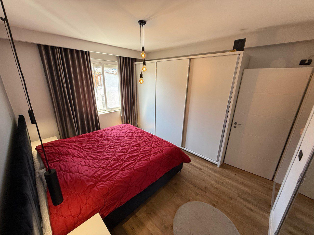 Apartament 1+1 per qera, te Komuna Parisit, Tirane.