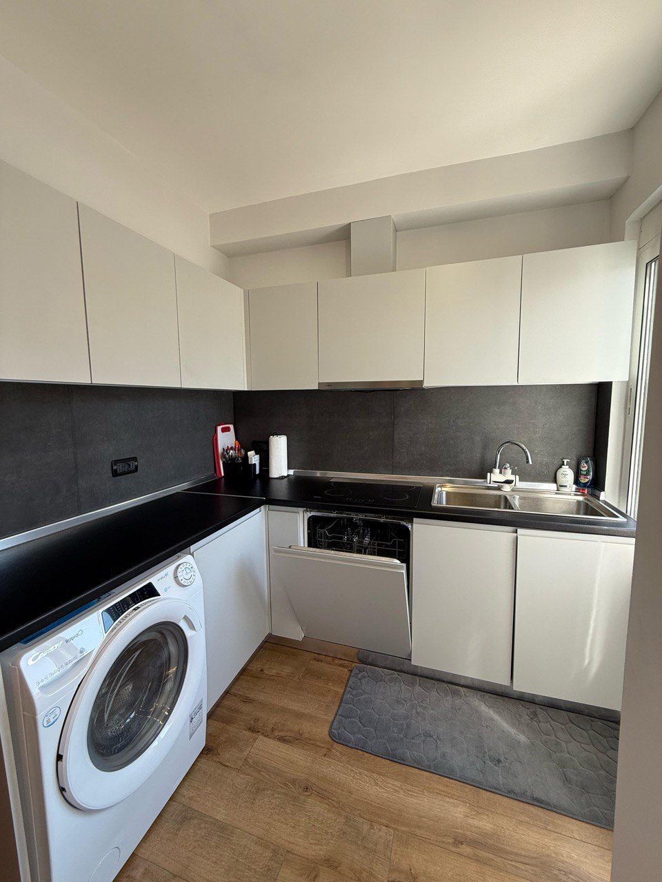 Apartament 1+1 per qera, te Komuna Parisit, Tirane.