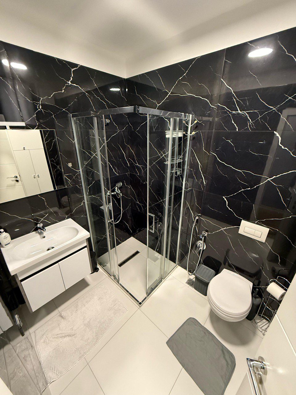 Apartament 1+1 per qera, te Komuna Parisit, Tirane.