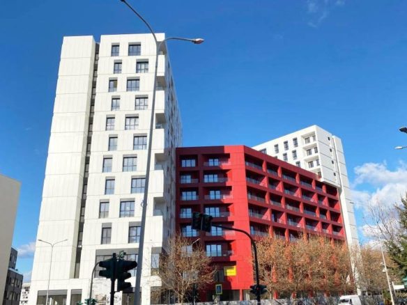 Super apartament 2+1 per shitje, te Farmacia 10, Tirane.