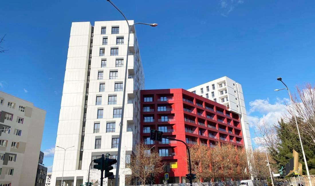 Super apartament 2+1 per shitje, te Farmacia 10, Tirane.