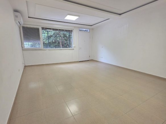 Ambient per zyra me qera, te Stadiumi Dinamo, Tirane.