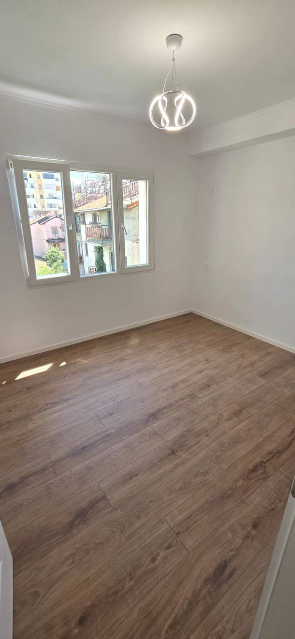Apartament 2+1 per shitje, te rruga Kavajes, Tirane.