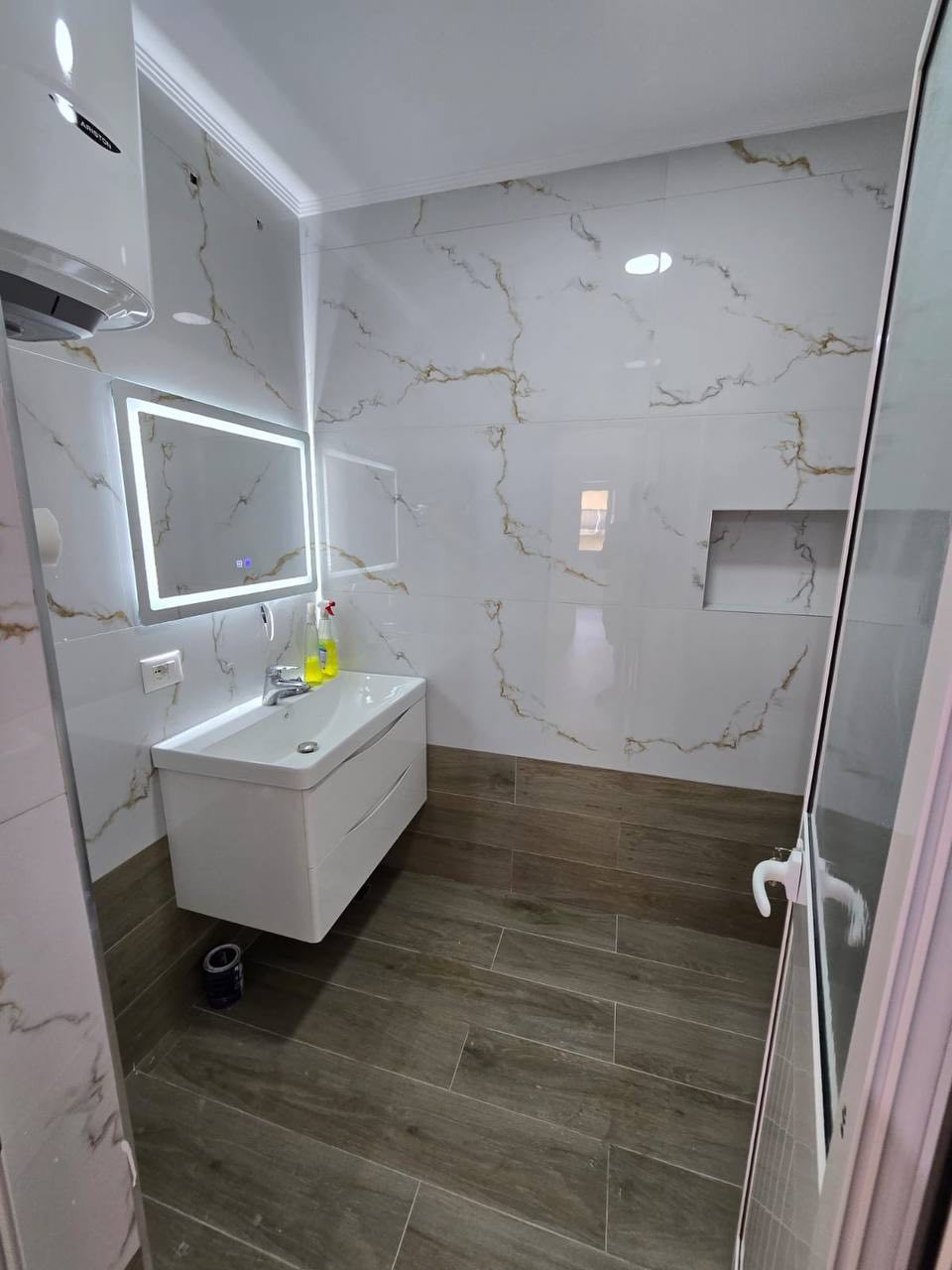 Apartament 2+1 per shitje, te Rruga e Kavajes, Tirane.