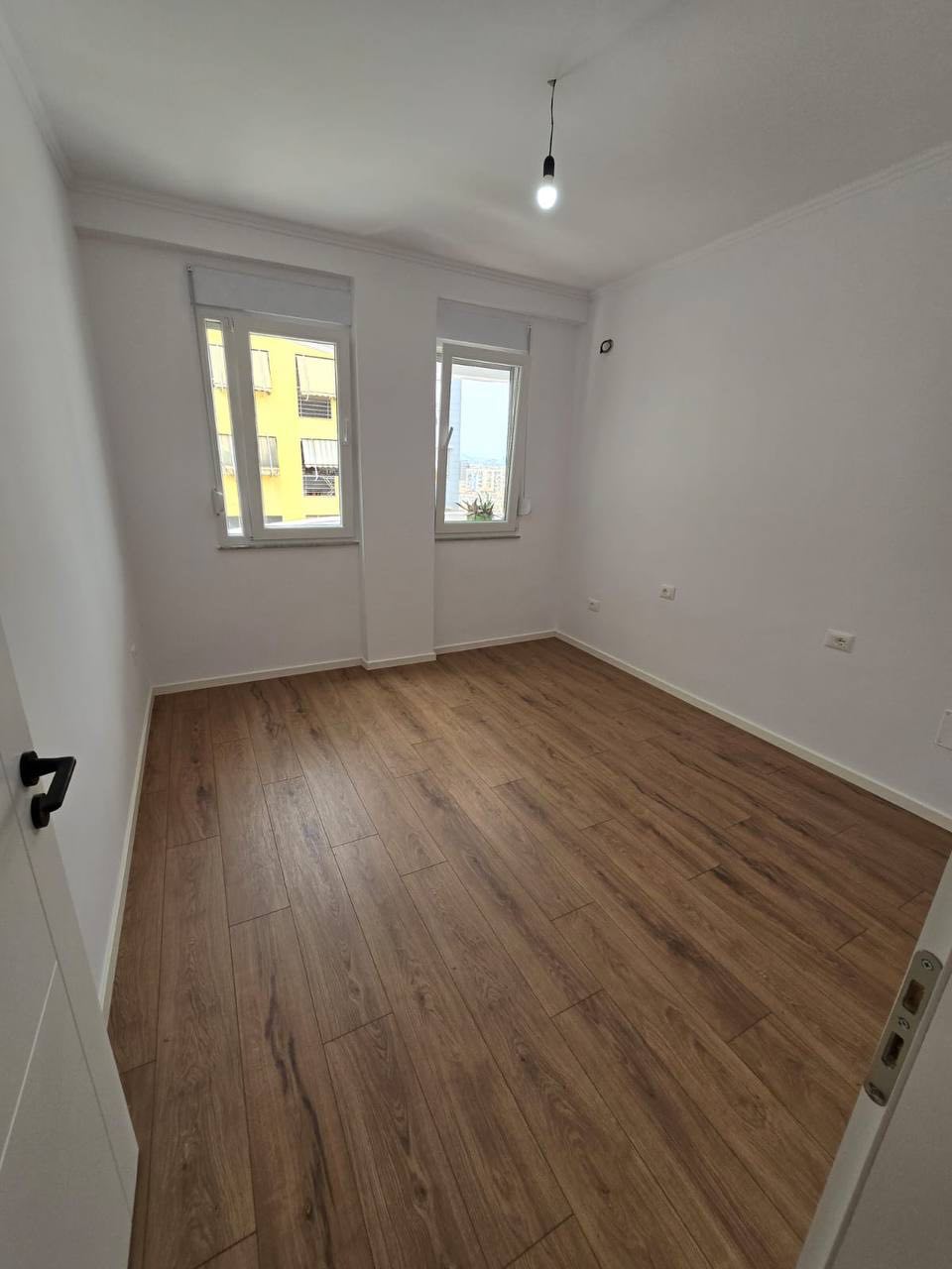 Apartament 2+1 per shitje, te Rruga e Kavajes, Tirane.