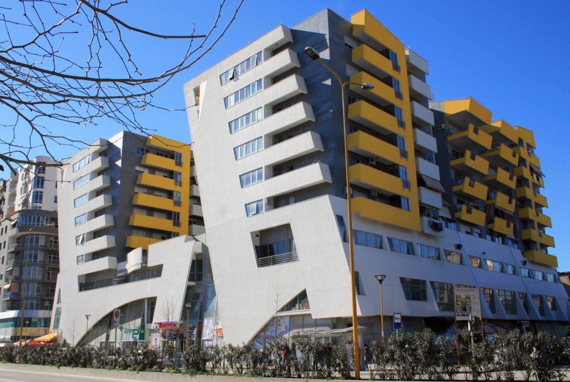 Apartament 2+1 per shitje, te Rruga e Kavajes, Tirane.