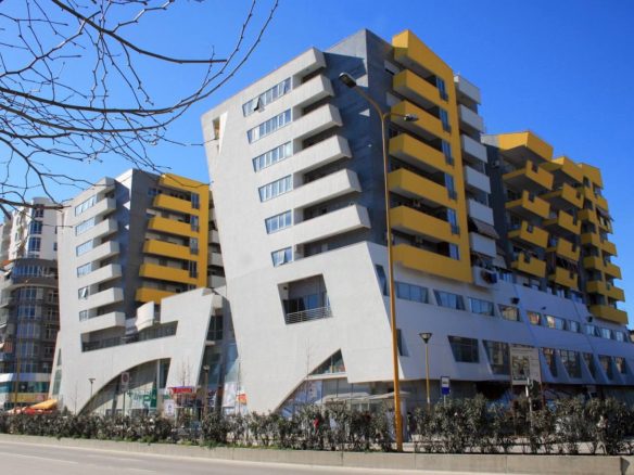 Apartament 2+1 per shitje, te Rruga e Kavajes, Tirane.