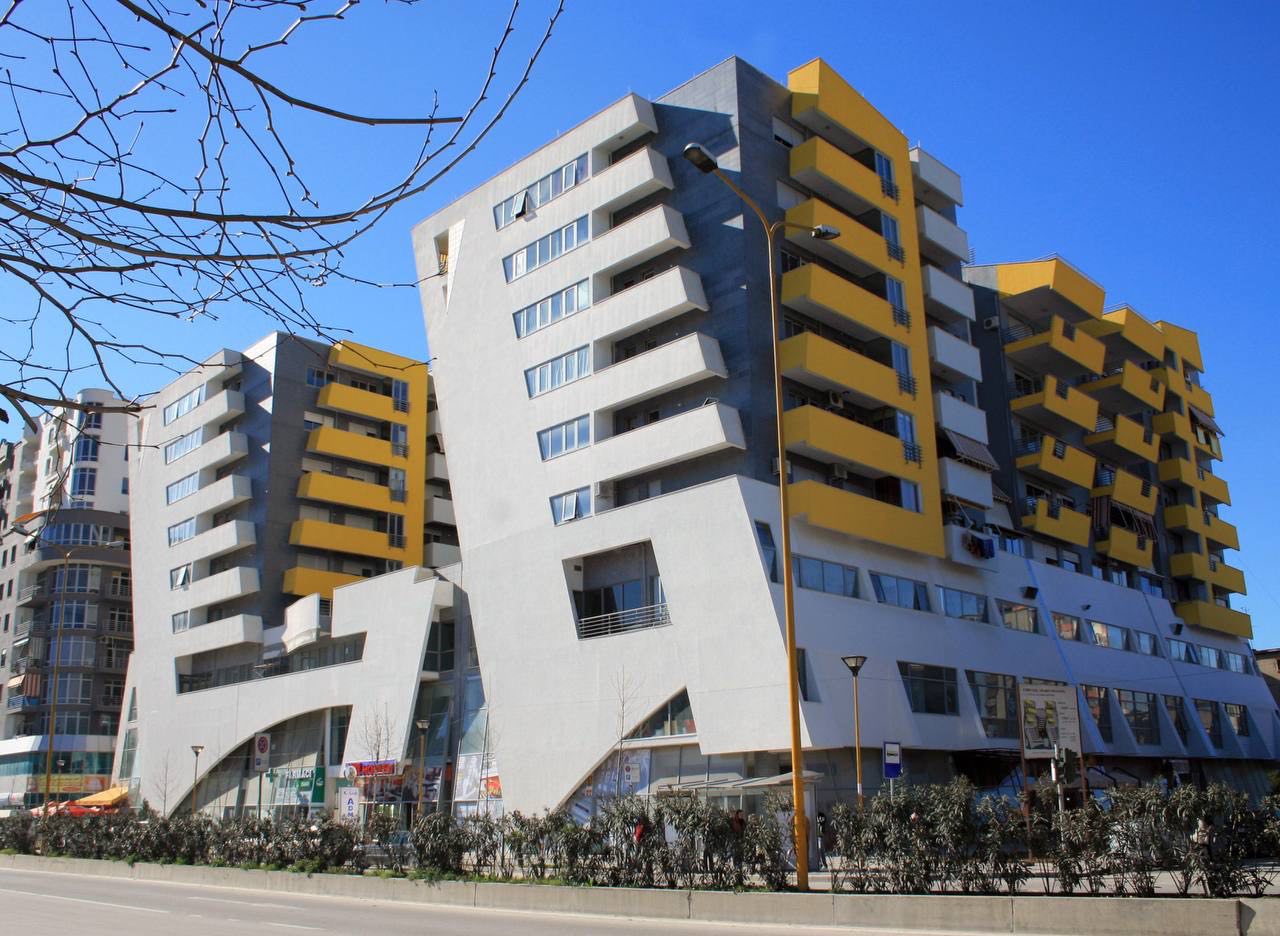 Apartament 2+1 per shitje, te Rruga e Kavajes, Tirane.