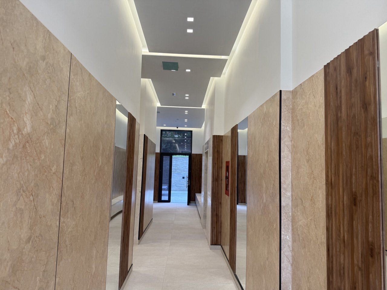Ambient 610 m2 per shitje, prane Kopshtit Zoologjik, Tirane.