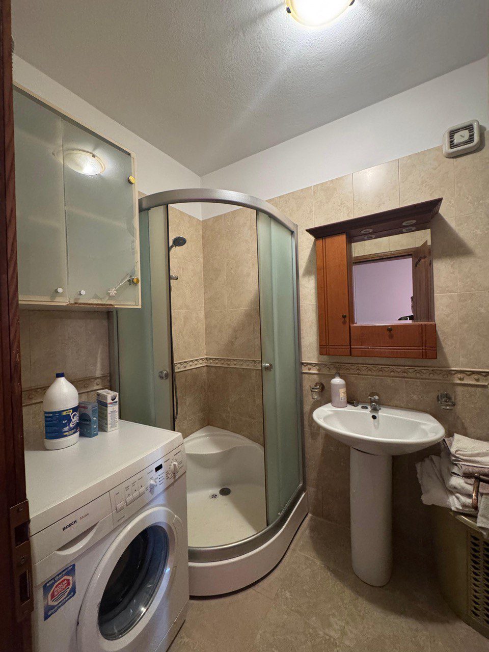 Apartament 2+1 per qera, prane Gjykates se Apelit, Tirane.