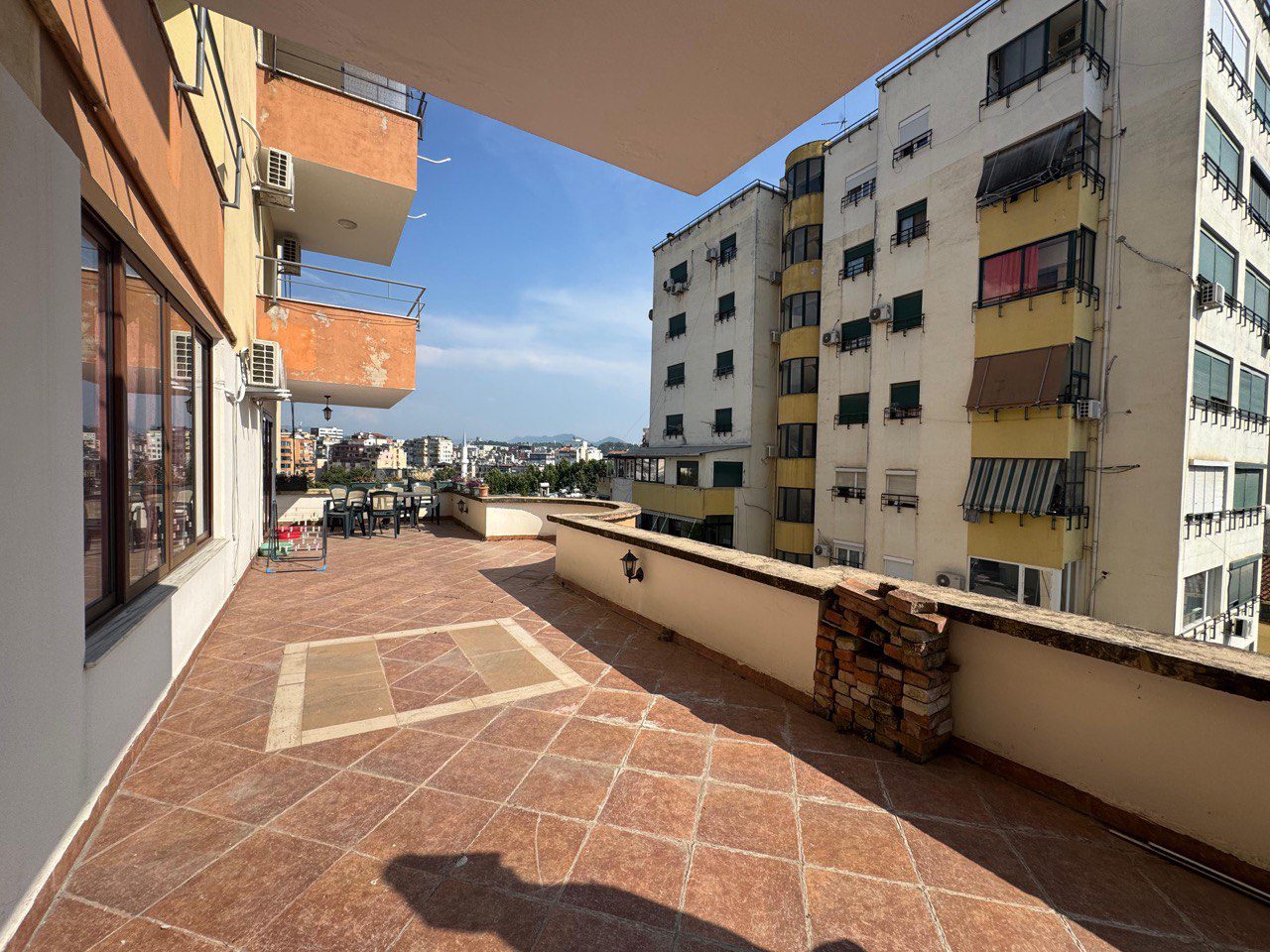 Apartament 2+1 per qera, prane Gjykates se Apelit, Tirane.