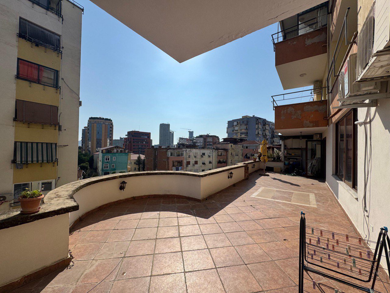Apartament 2+1 per qera, prane Gjykates se Apelit, Tirane.