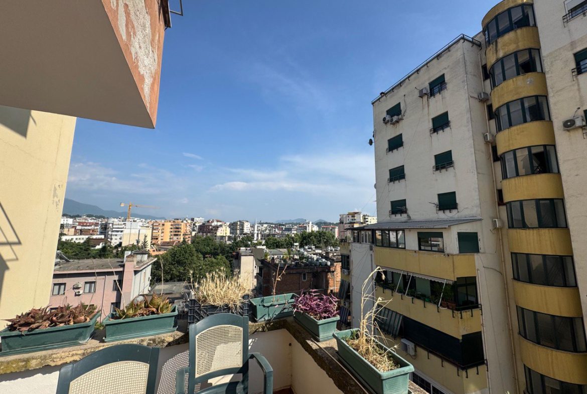 Apartament 2+1 per qera, prane Gjykates se Apelit, Tirane.