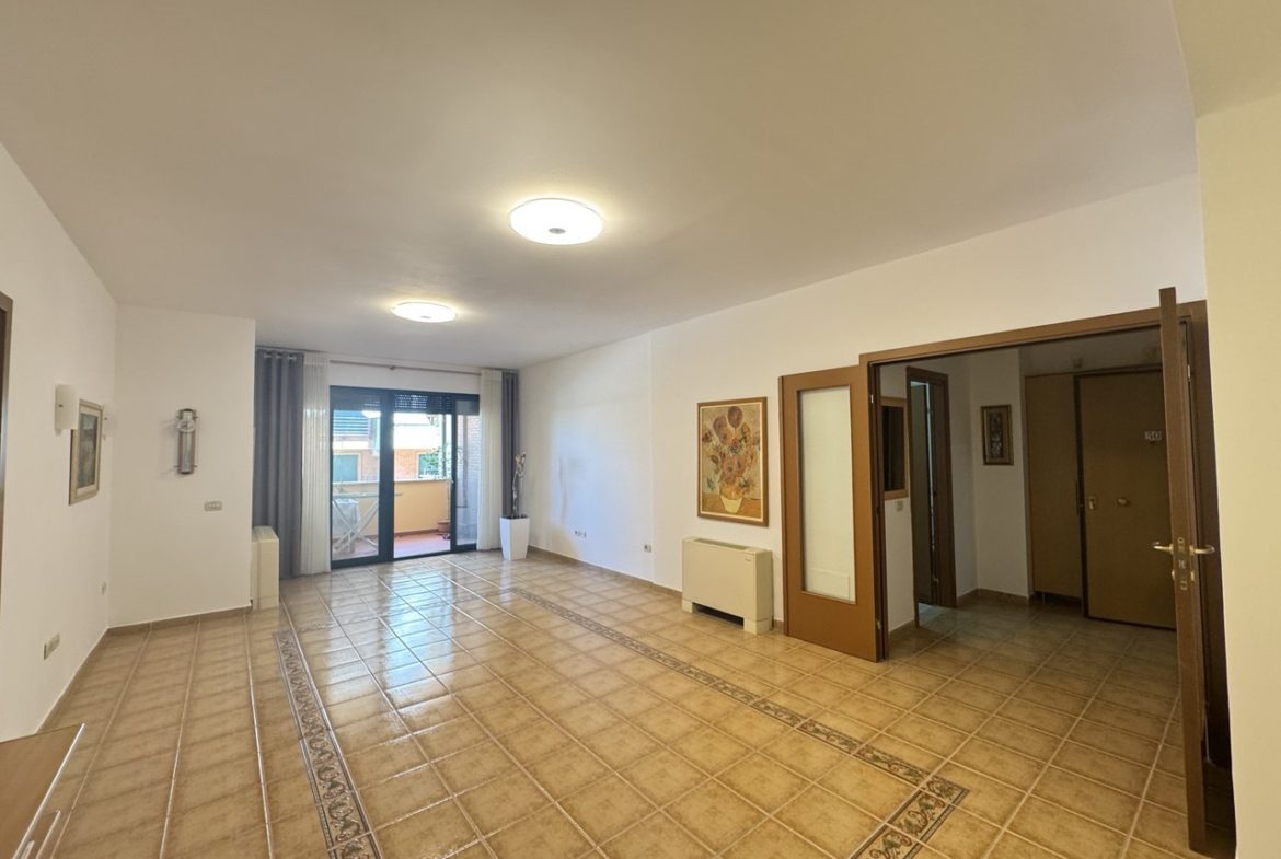 Ambient biznesi per qera, ne Bllok, Tirane.