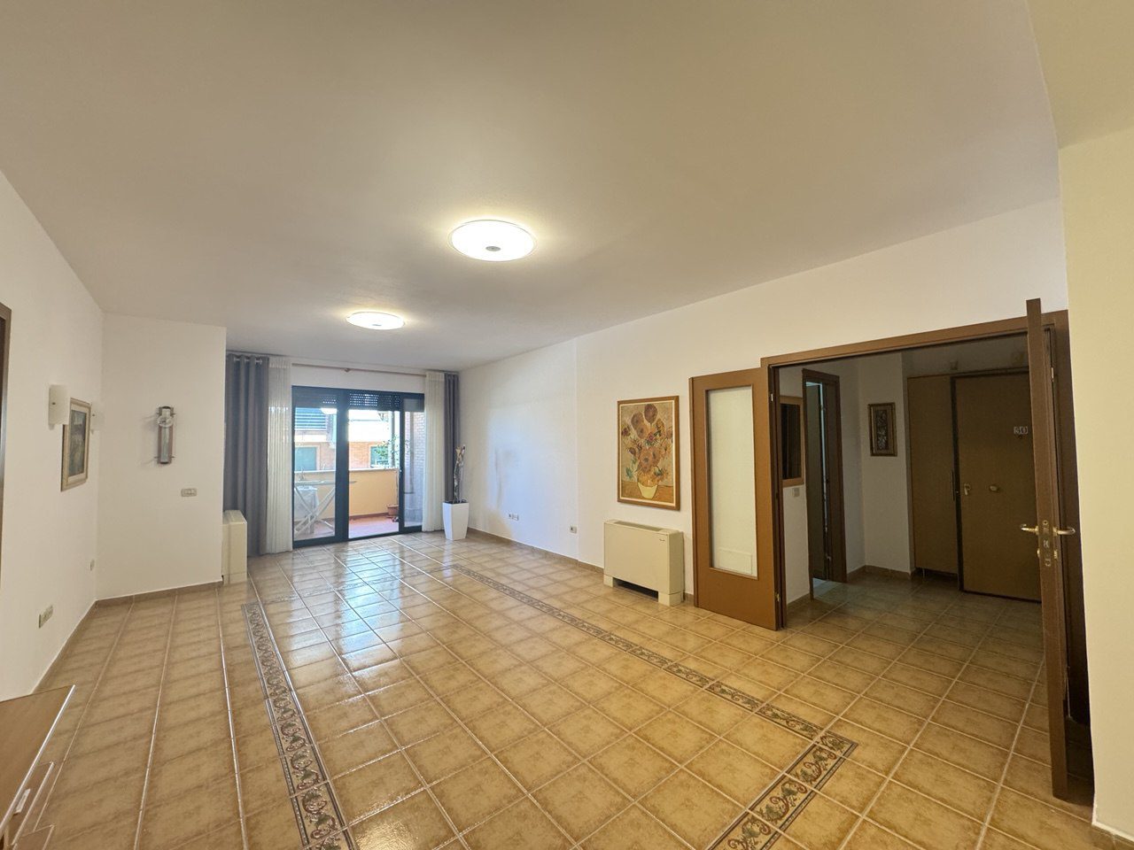 Ambient biznesi per qera, ne Bllok, Tirane.