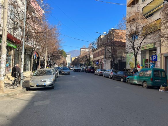 Mundesi investimi, dyqan per shitje, Tirane.