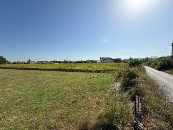 Toke 2050 m2 per shitje, Shijak, Durres.
