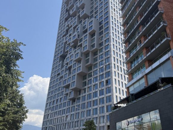 Zyre per shitje ose qera, te Downtown One, Tirane.