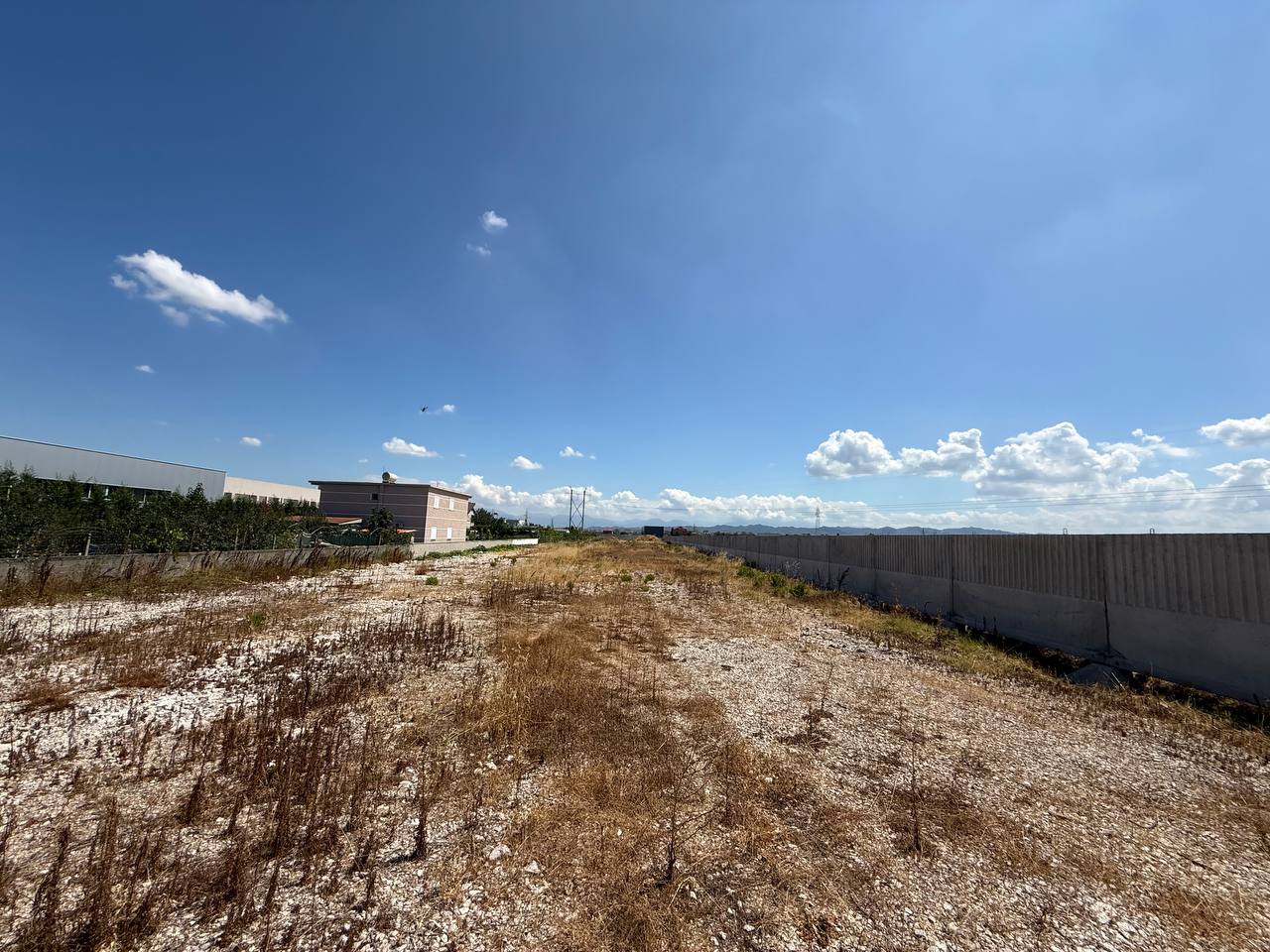 Toke 8000 m2 per shitje, Fllake, Durres.